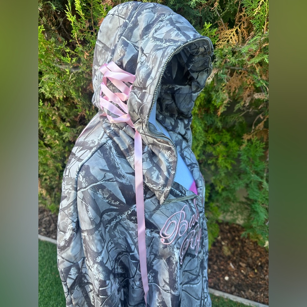 XL Olivia Rodrigo Bad Idea Right? Theme Gray Camouflage Hoodie with Pink Ribbon - Picture 4 of 7